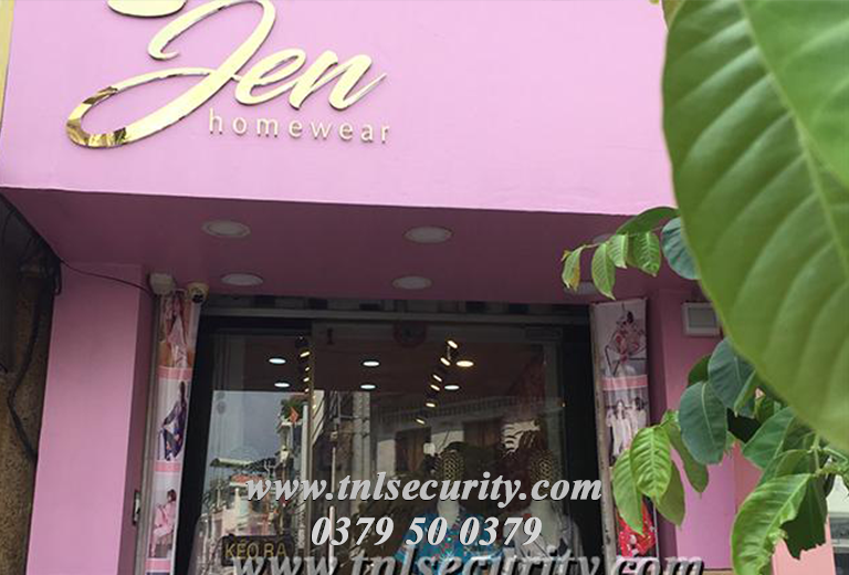 lap-dat-cong-tu-chong-trom-cho-shop-thoi-trang-tai-quan-3